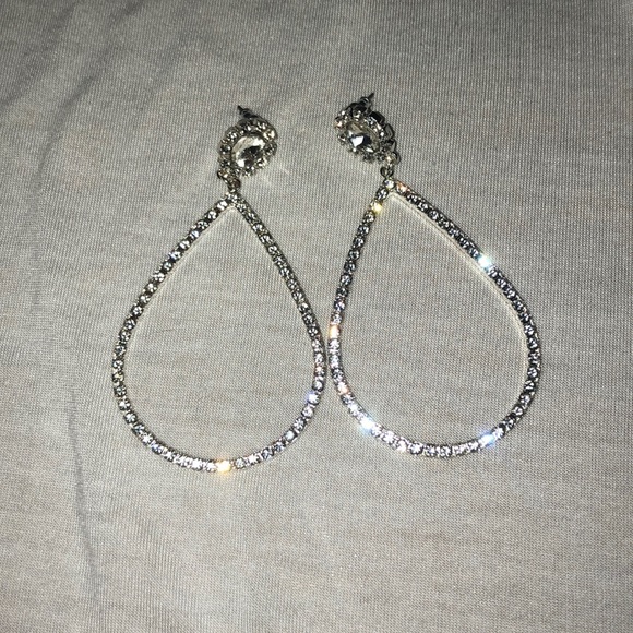 Elegant Crystal Dangling Earrings - Picture 1 of 2